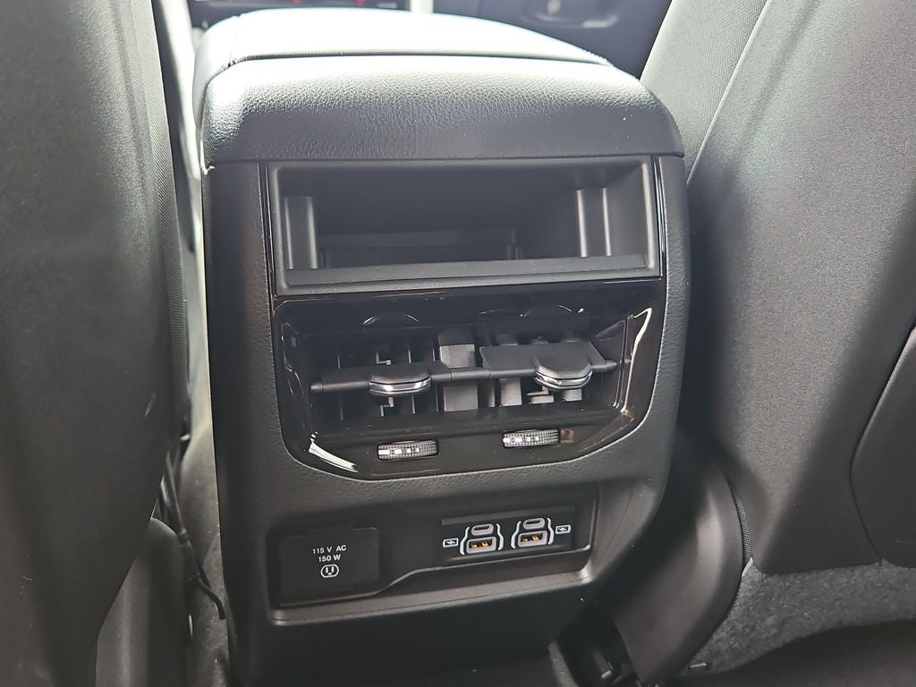 2026 Jeep Grand Cherokee GRAND CHEROKEE LAREDO X 4X4