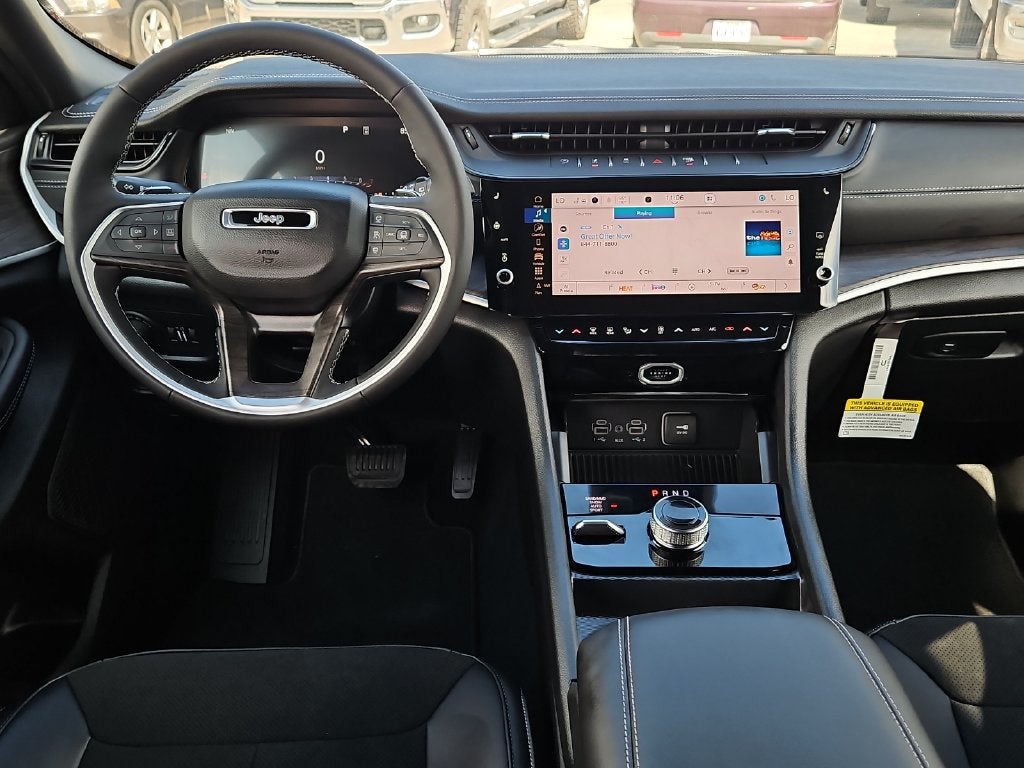 2027 Jeep Grand Cherokee GRAND CHEROKEE LAREDO ALTITUDE 4X4