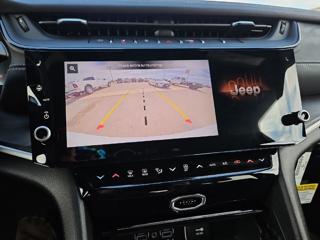 2027 Jeep Grand Cherokee GRAND CHEROKEE LAREDO ALTITUDE 4X4