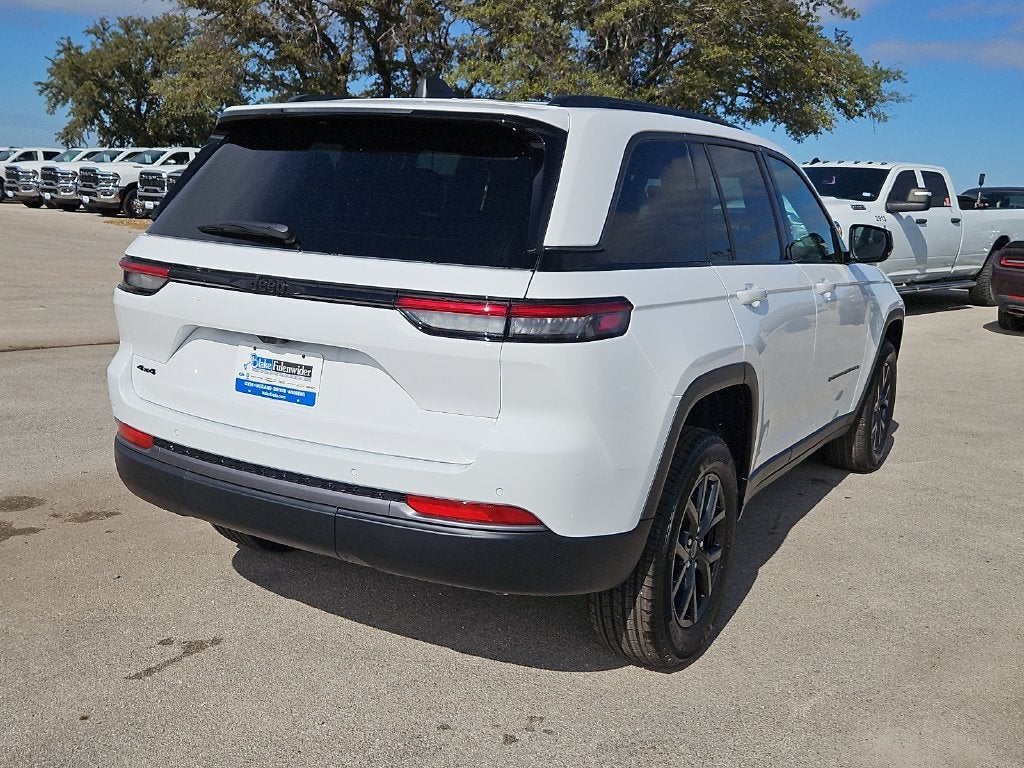 2027 Jeep Grand Cherokee GRAND CHEROKEE LAREDO ALTITUDE 4X4