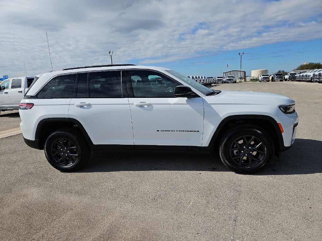 2027 Jeep Grand Cherokee GRAND CHEROKEE LAREDO ALTITUDE 4X4