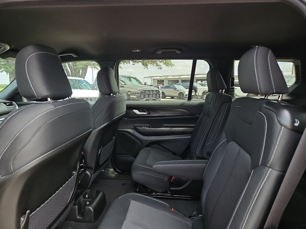 2026 Jeep Grand Cherokee GRAND CHEROKEE L LAREDO 4X2