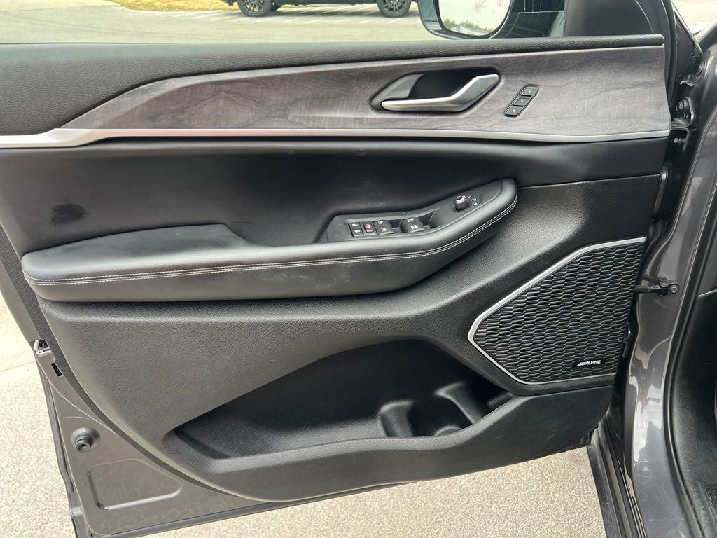 2023 Jeep Grand Cherokee L Limited 4x2