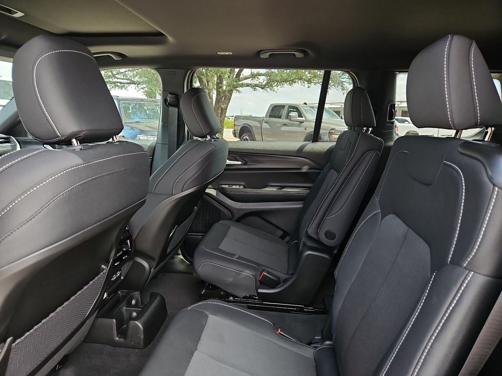 2026 Jeep Grand Cherokee GRAND CHEROKEE L LAREDO X 4X4