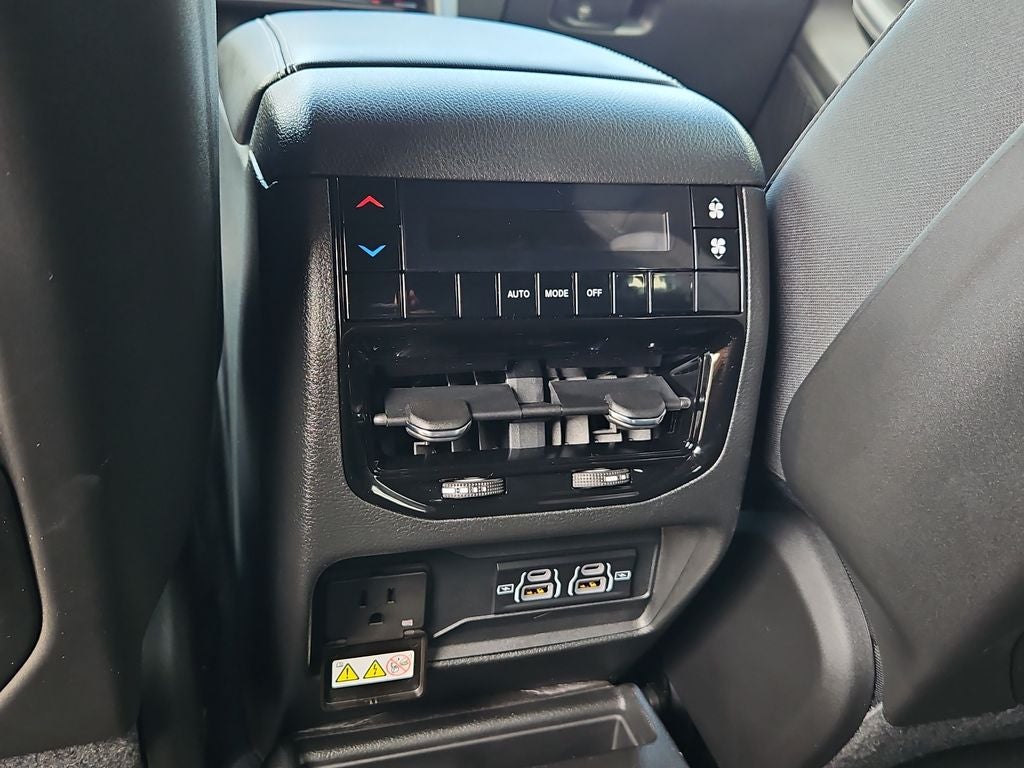 2026 Jeep Grand Cherokee GRAND CHEROKEE L LAREDO X 4X4