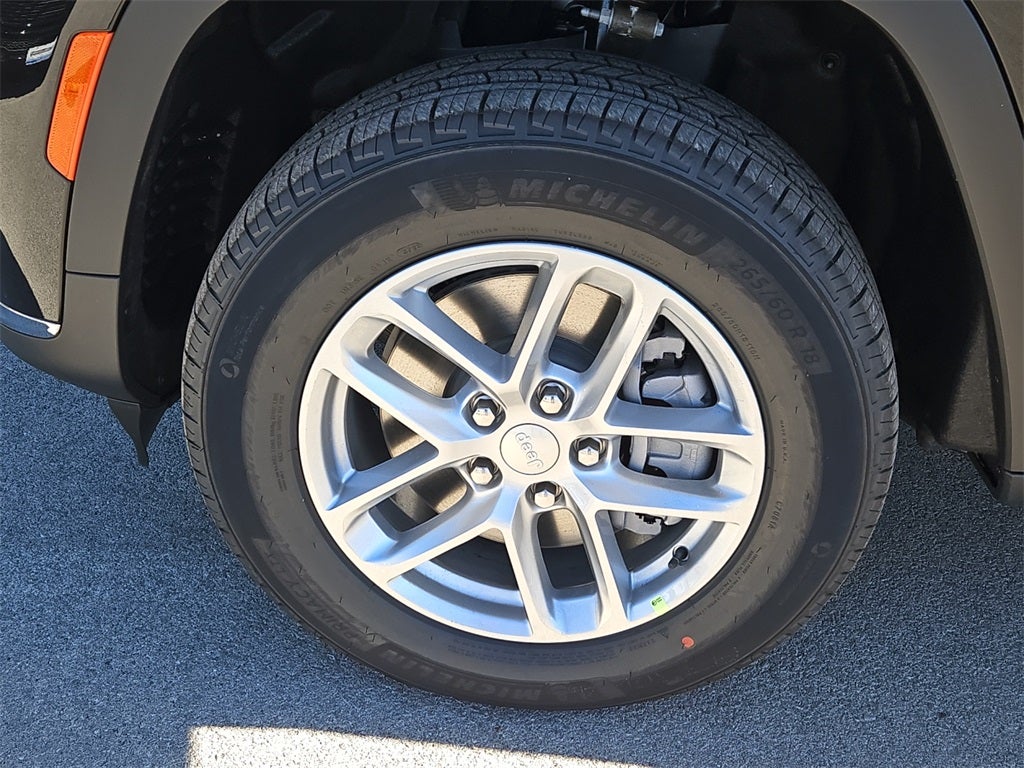 2025 Jeep Grand Cherokee GRAND CHEROKEE L LAREDO X 4X4