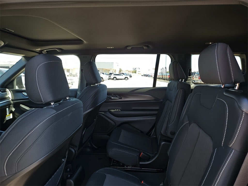 2025 Jeep Grand Cherokee GRAND CHEROKEE L LAREDO X 4X4