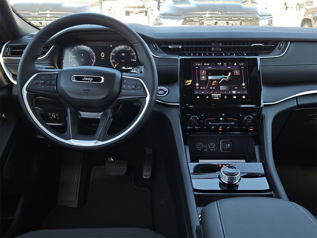 2025 Jeep Grand Cherokee GRAND CHEROKEE L LAREDO X 4X4