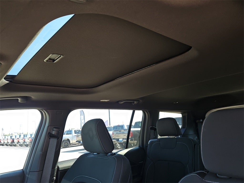 2025 Jeep Grand Cherokee GRAND CHEROKEE L LAREDO X 4X4