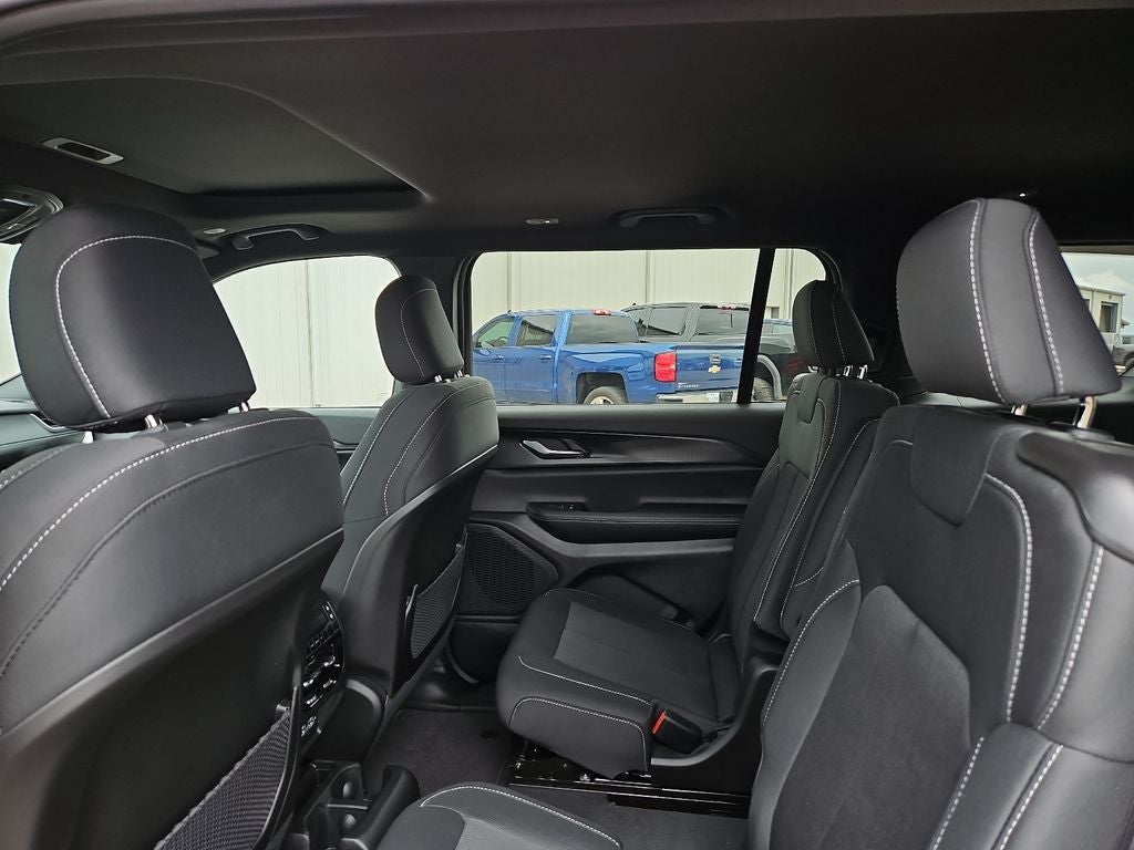 2026 Jeep Grand Cherokee GRAND CHEROKEE L LAREDO X 4X4