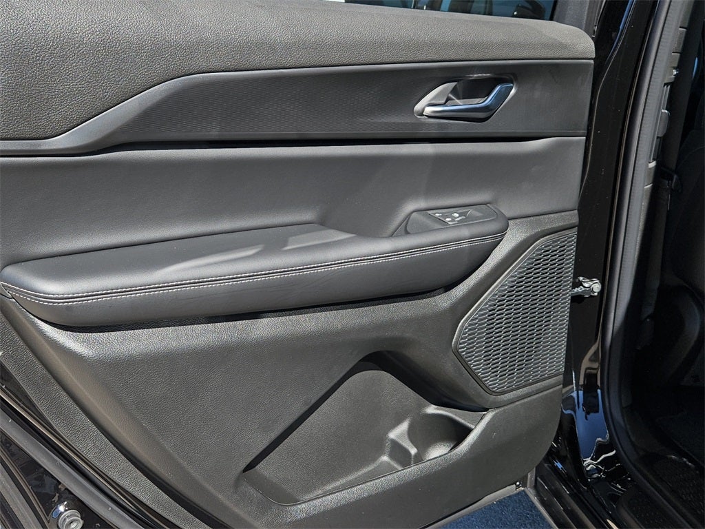 2025 Jeep Grand Cherokee GRAND CHEROKEE L LAREDO X 4X4