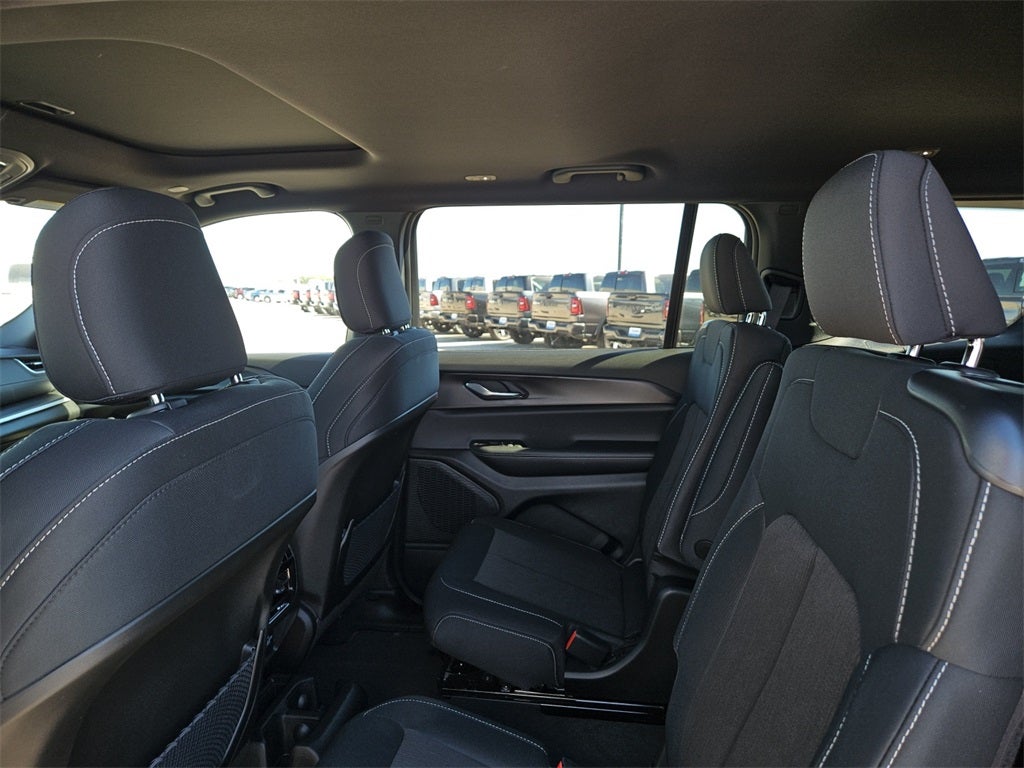 2025 Jeep Grand Cherokee GRAND CHEROKEE L LAREDO X 4X4