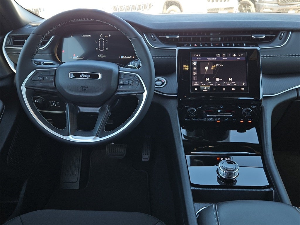 2025 Jeep Grand Cherokee GRAND CHEROKEE L LAREDO X 4X4