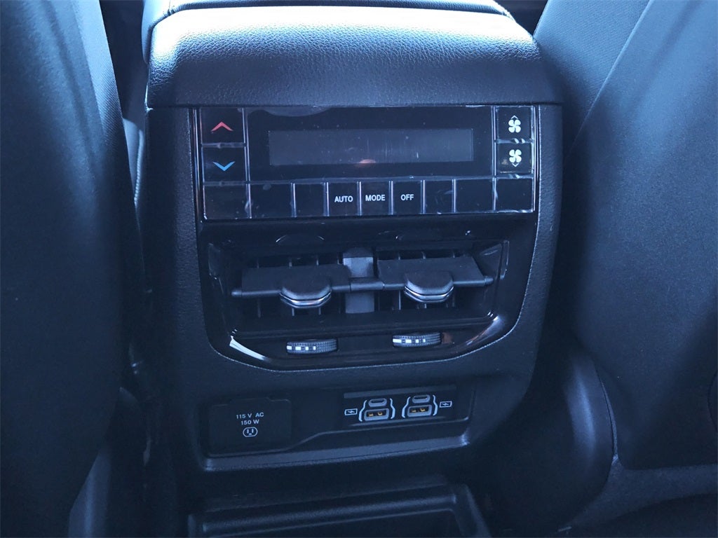 2025 Jeep Grand Cherokee GRAND CHEROKEE L LAREDO X 4X4