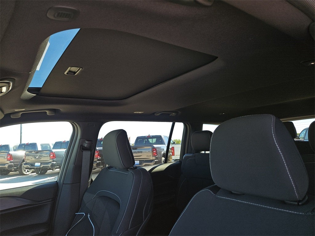 2025 Jeep Grand Cherokee GRAND CHEROKEE L LAREDO X 4X4