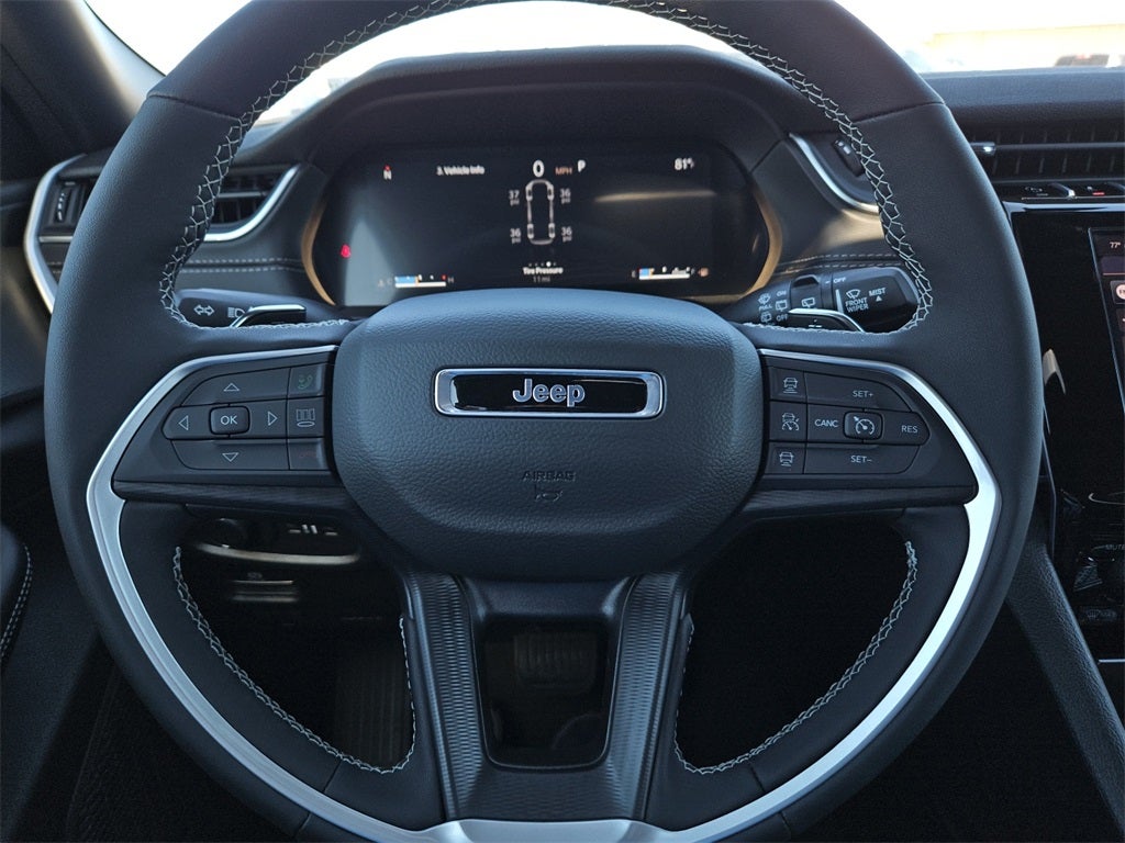 2025 Jeep Grand Cherokee GRAND CHEROKEE L LAREDO X 4X4