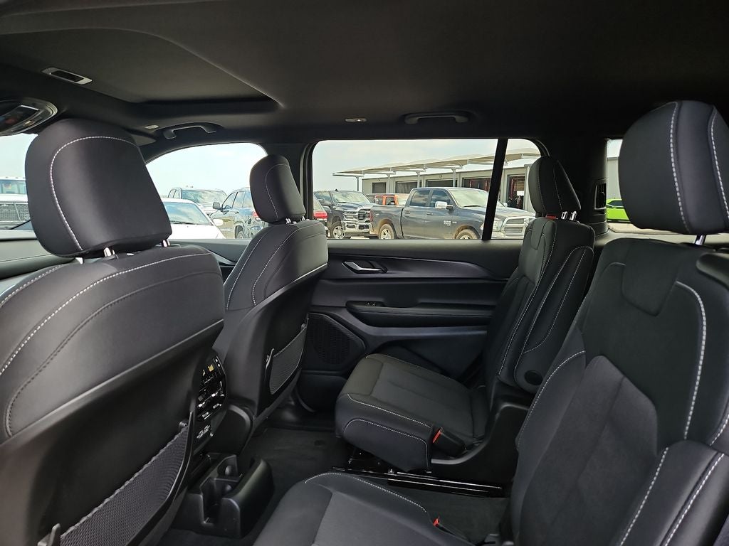 2026 Jeep Grand Cherokee GRAND CHEROKEE L LAREDO X 4X4