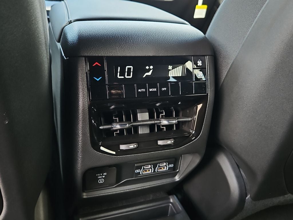 2026 Jeep Grand Cherokee GRAND CHEROKEE L LAREDO X 4X4
