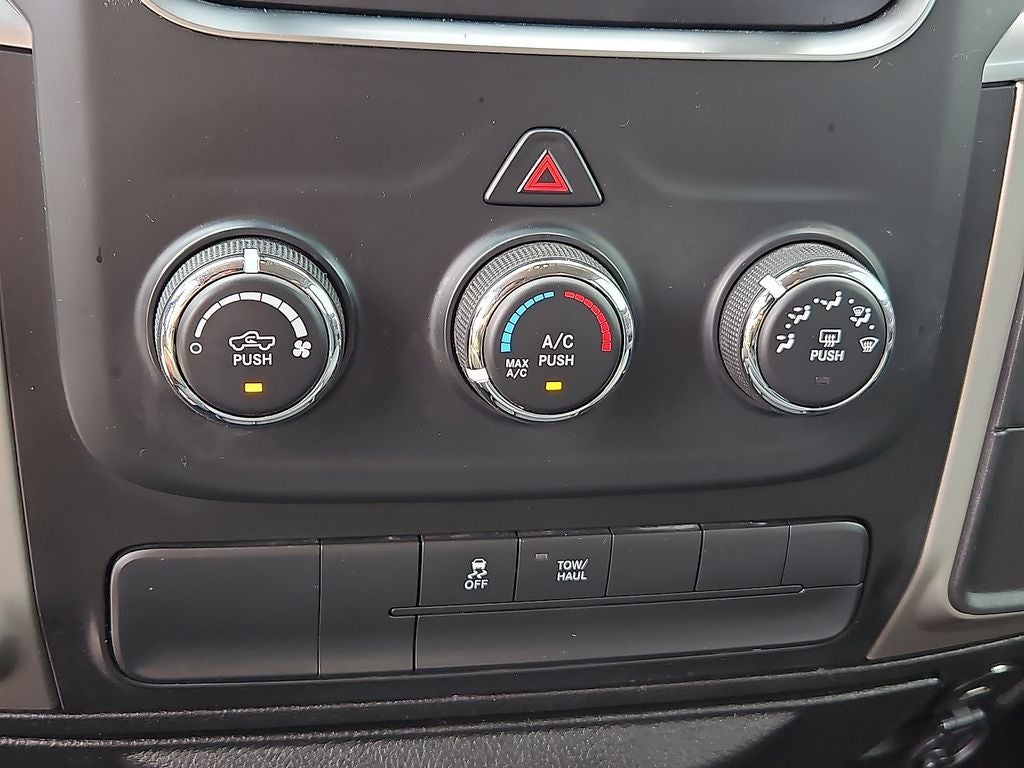 2019 RAM 1500 Classic SLT Crew Cab 4x2 6'4' Box
