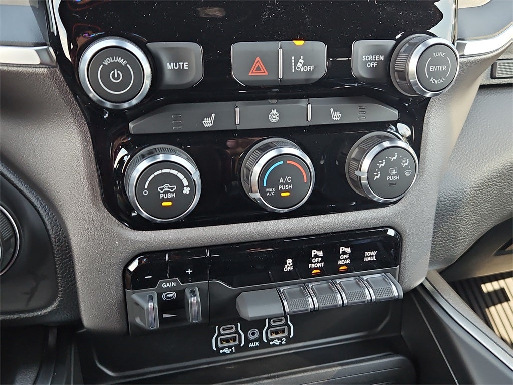 2025 RAM Ram 1500 RAM 1500 LONE STAR CREW CAB 4X2 5'7' BOX