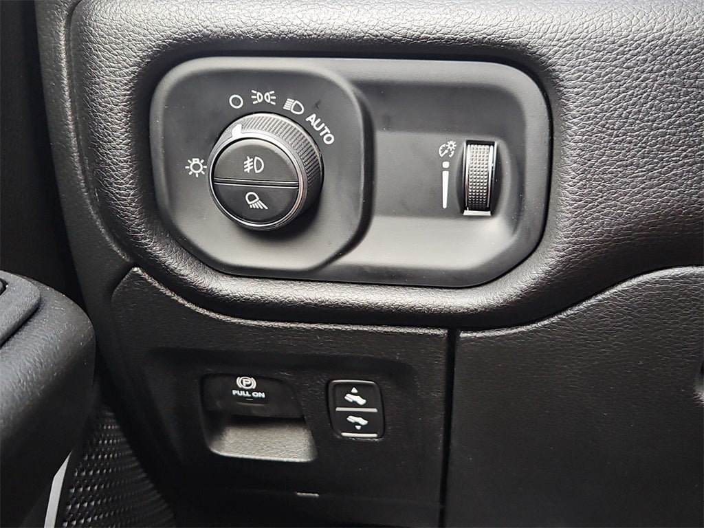 2025 RAM Ram 1500 RAM 1500 LONE STAR CREW CAB 4X2 5'7' BOX