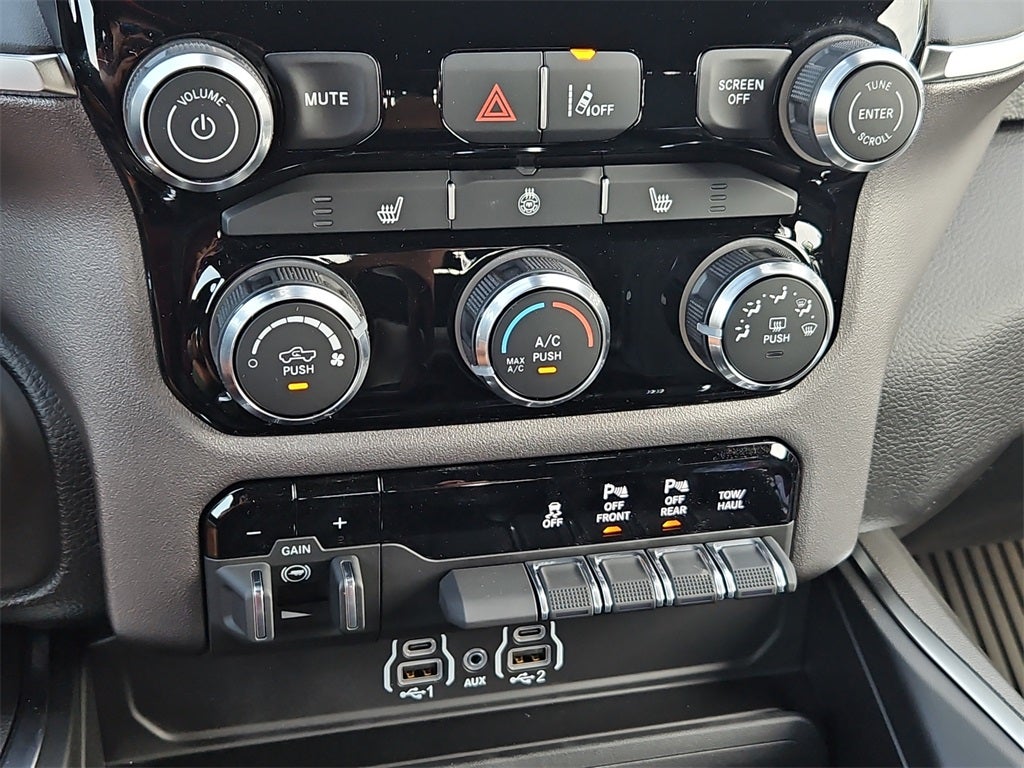 2025 RAM Ram 1500 RAM 1500 LONE STAR CREW CAB 4X2 5'7' BOX