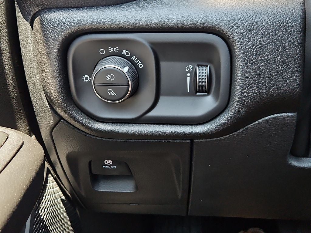 2026 RAM 1500 RAM 1500 EXPRESS QUAD CAB 4X4 6'4' BOX