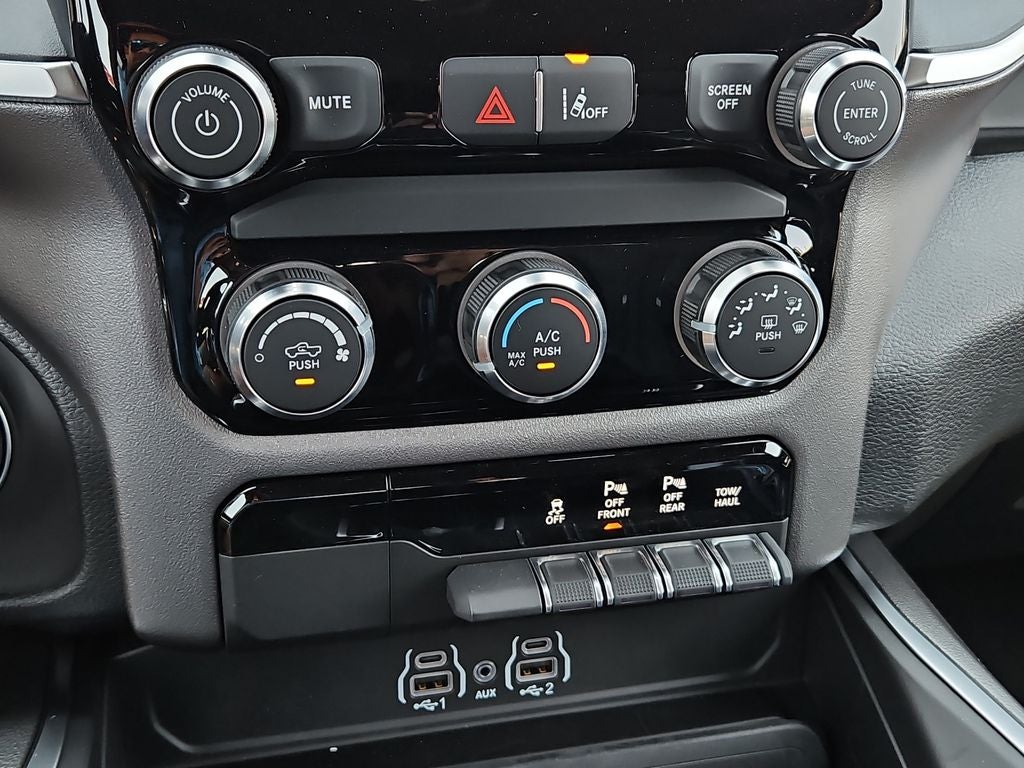 2026 RAM 1500 RAM 1500 EXPRESS QUAD CAB 4X4 6'4' BOX