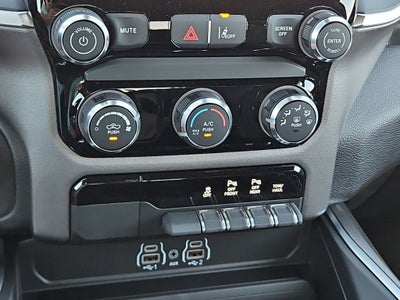 2026 RAM 1500 RAM 1500 EXPRESS QUAD CAB 4X4 6'4' BOX