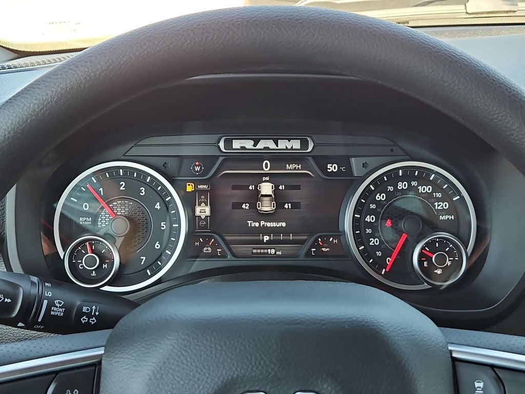 2026 RAM 1500 RAM 1500 EXPRESS QUAD CAB 4X4 6'4' BOX