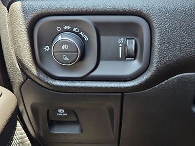 2026 RAM 1500 RAM 1500 EXPRESS QUAD CAB 4X4 6'4' BOX
