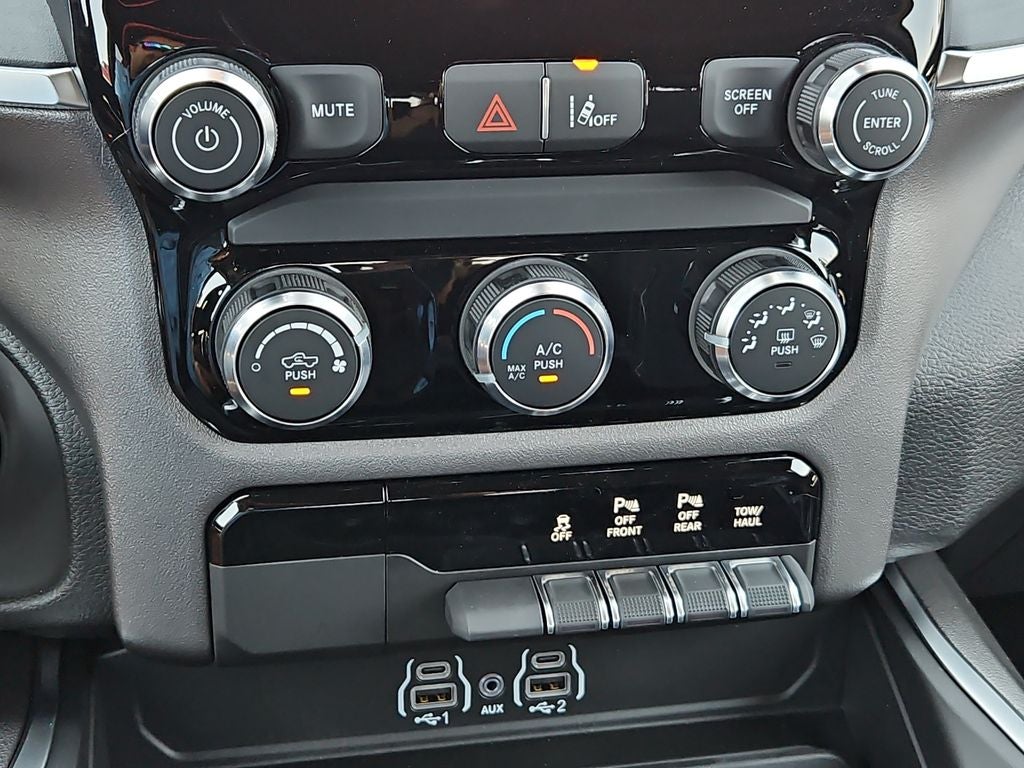 2026 RAM 1500 RAM 1500 EXPRESS QUAD CAB 4X4 6'4' BOX