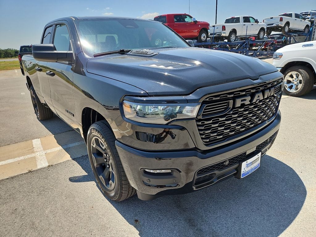 2026 RAM 1500 RAM 1500 EXPRESS QUAD CAB 4X4 6'4' BOX