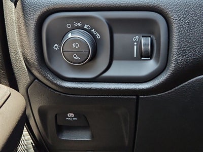 2026 RAM 1500 RAM 1500 EXPRESS QUAD CAB 4X4 6'4' BOX