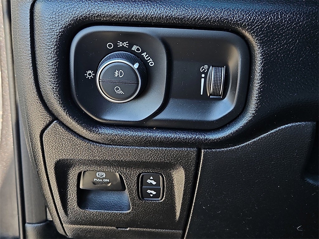 2021 RAM 1500 Lone Star Crew Cab 4x4 5'7' Box