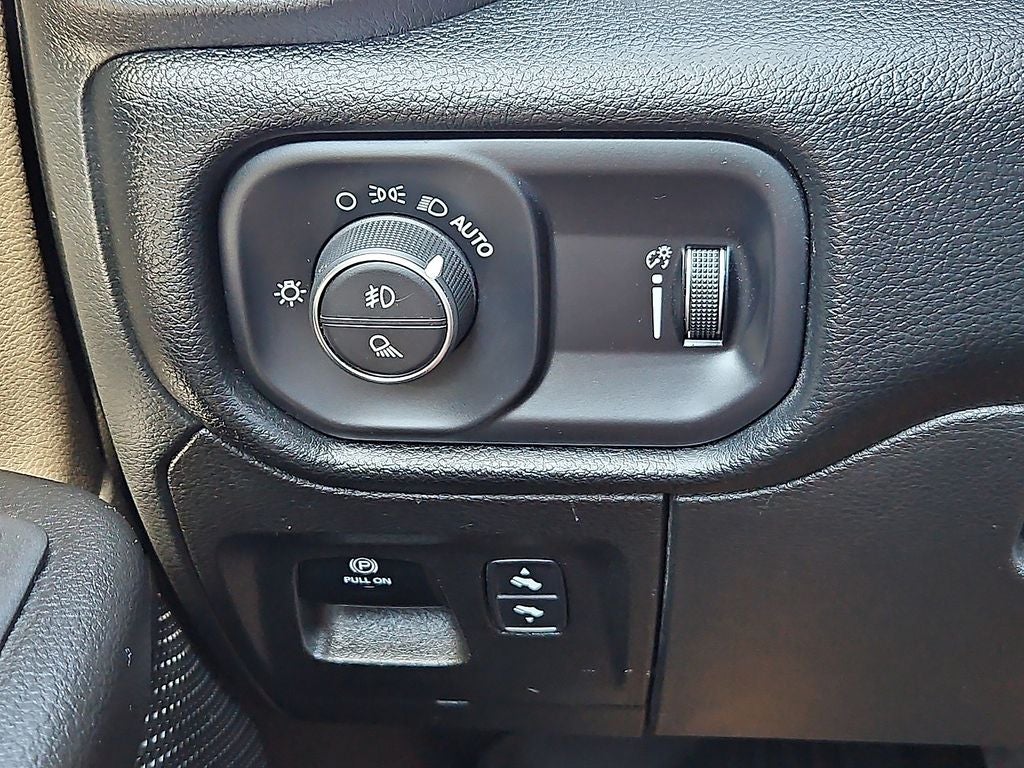2022 RAM 1500 Lone Star Crew Cab 4x4 5'7' Box