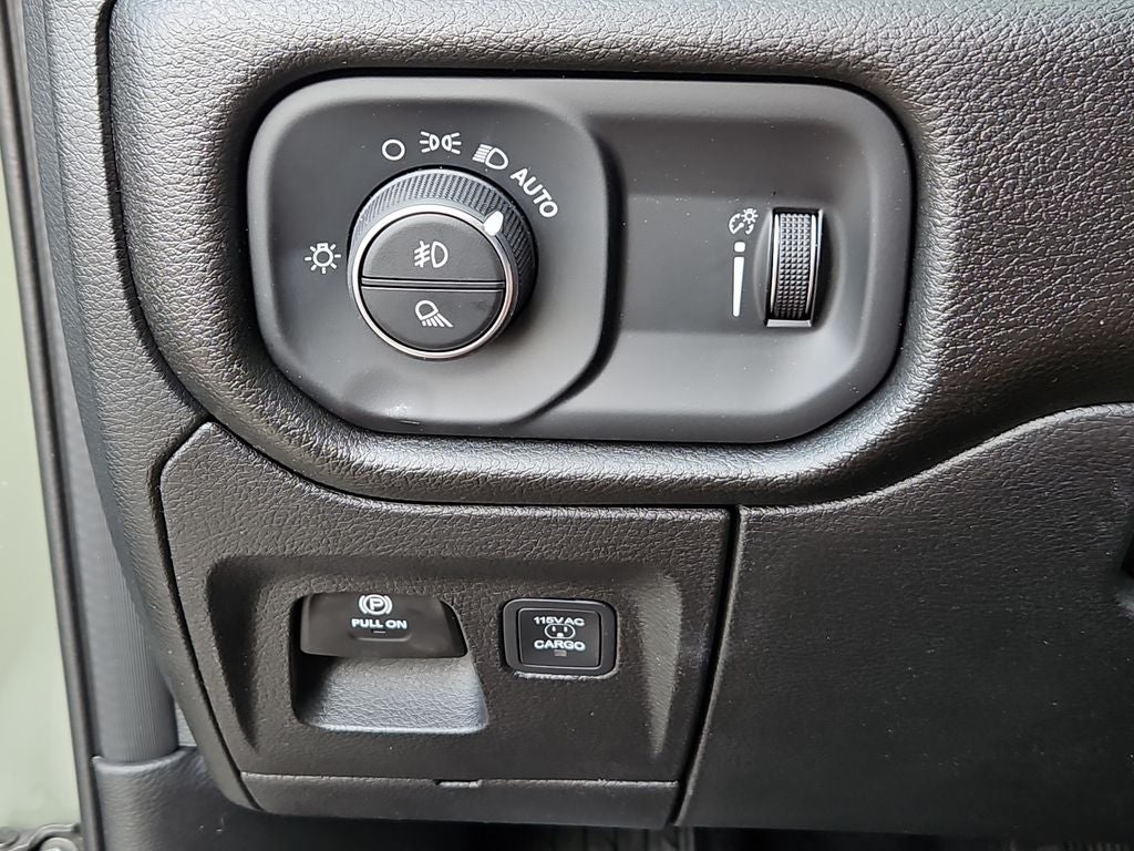 2026 RAM 1500 RAM 1500 WARLOCK CREW CAB 4X4 5'7' BOX