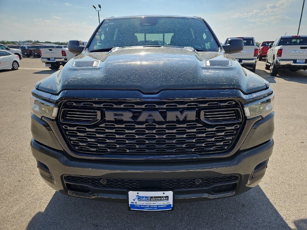 2027 RAM 1500 RAM 1500 EXPRESS CREW CAB 4X4 5'7' BOX