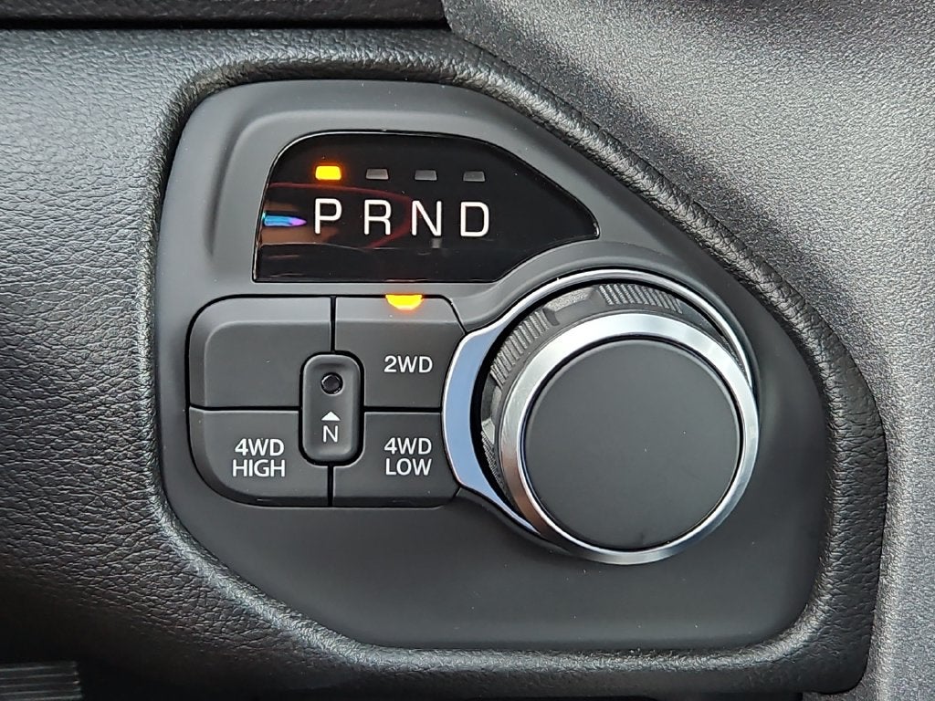 2027 RAM 1500 RAM 1500 EXPRESS CREW CAB 4X4 5'7' BOX