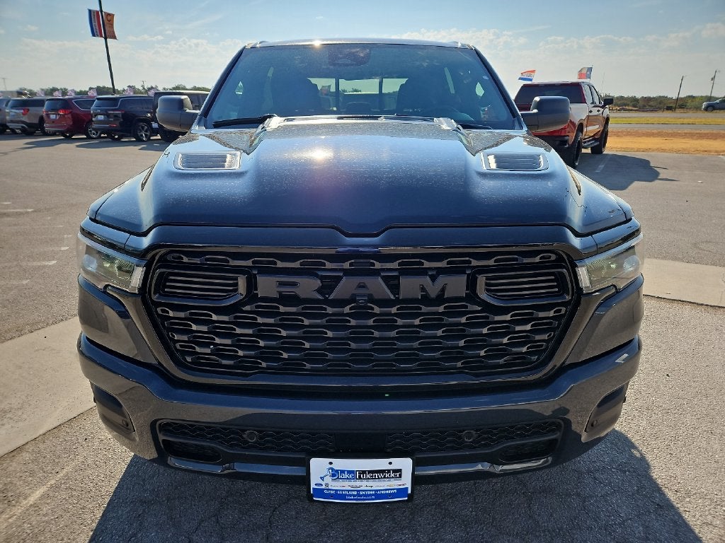 2027 RAM 1500 RAM 1500 EXPRESS CREW CAB 4X4 5'7' BOX