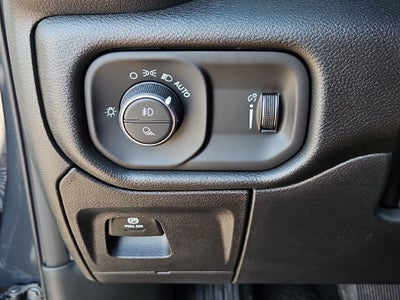 2027 RAM 1500 RAM 1500 EXPRESS CREW CAB 4X4 5'7' BOX
