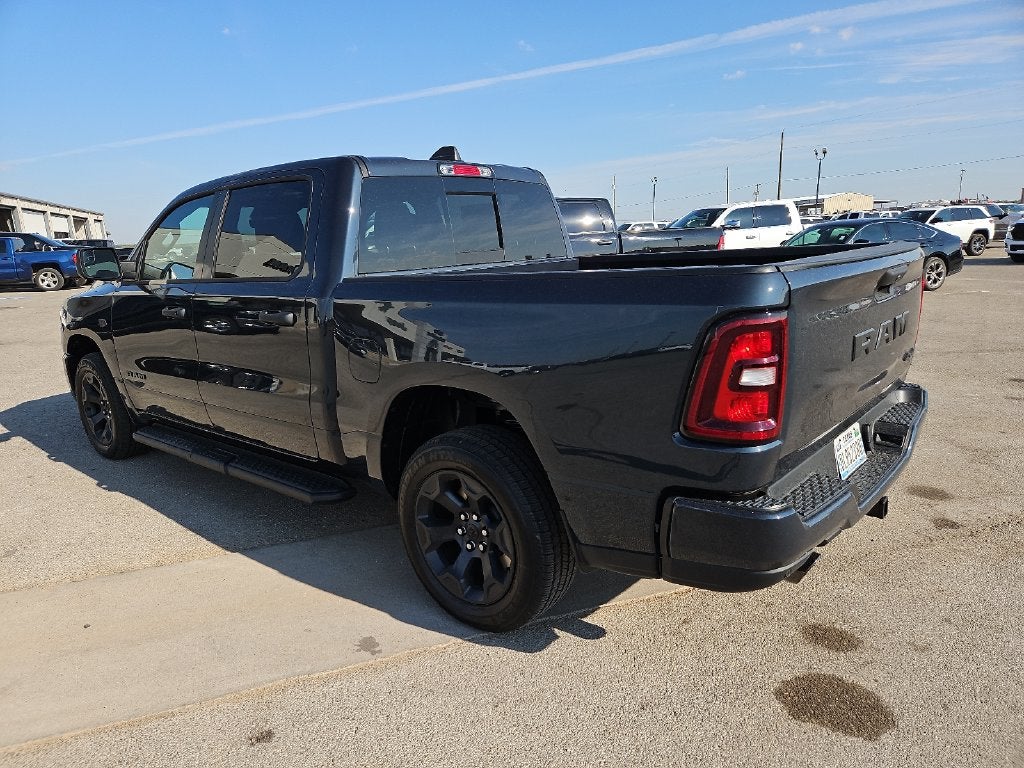 2027 RAM 1500 RAM 1500 EXPRESS CREW CAB 4X4 5'7' BOX
