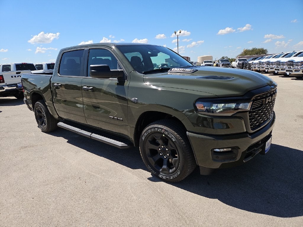 2027 RAM 1500 RAM 1500 EXPRESS CREW CAB 4X4 5'7' BOX