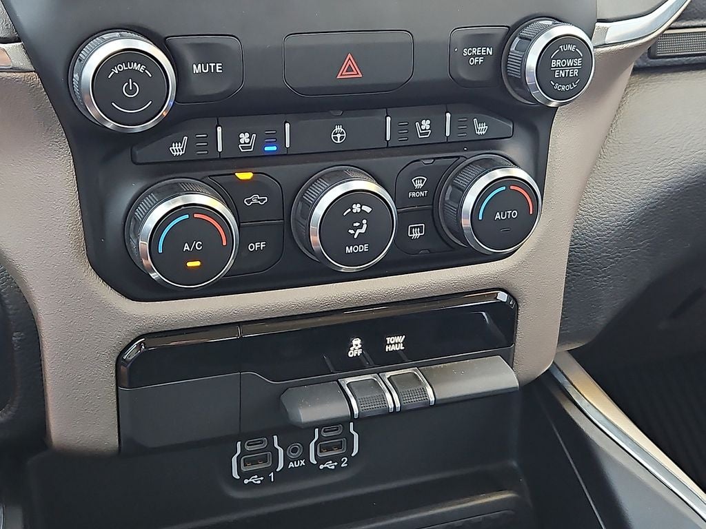 2022 RAM 1500 Laramie Crew Cab 4x4 5'7' Box