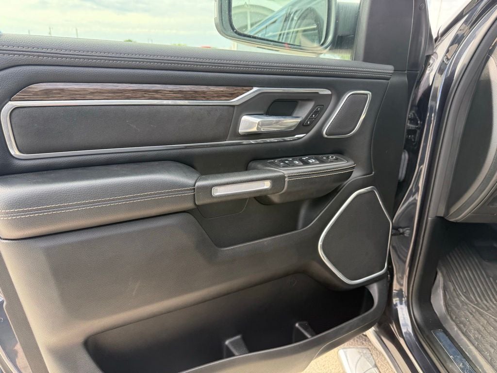 2019 RAM 1500 Laramie Crew Cab 4x4 5'7' Box