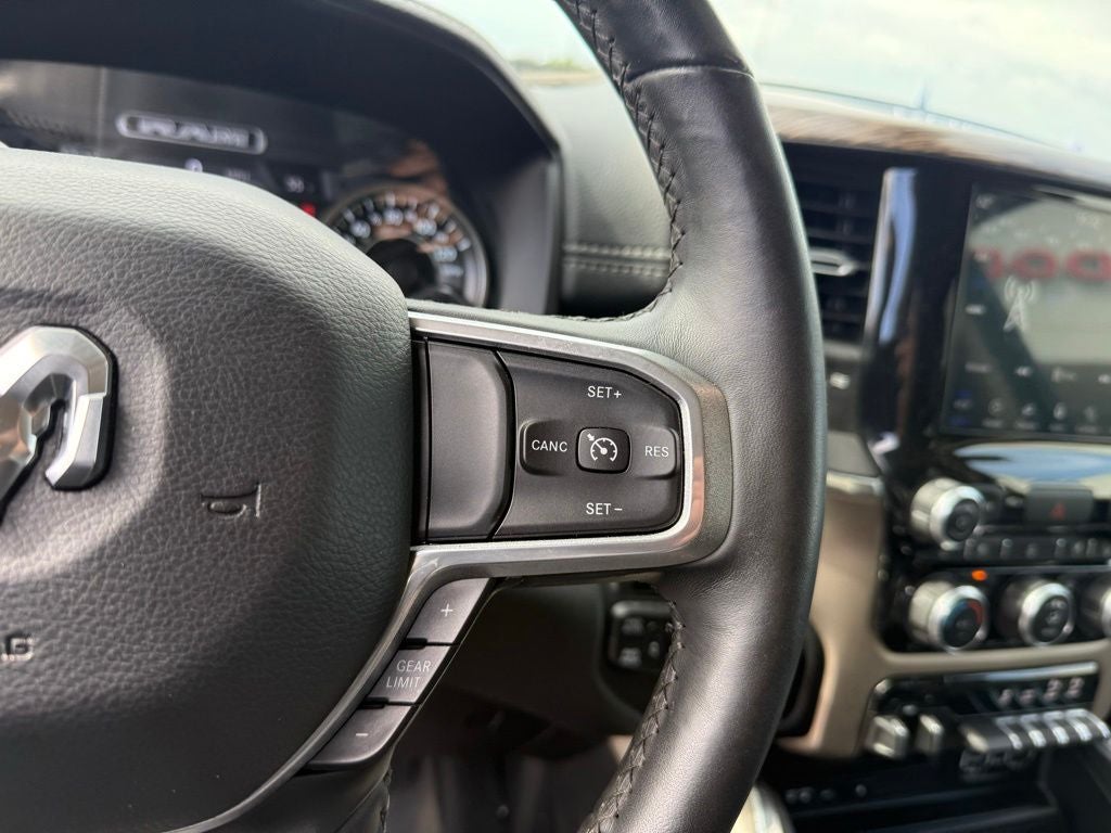 2019 RAM 1500 Laramie Crew Cab 4x4 5'7' Box