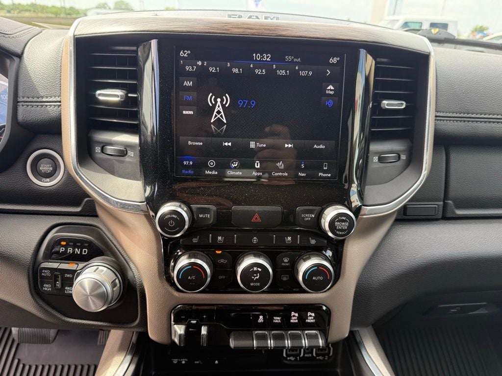 2019 RAM 1500 Laramie Crew Cab 4x4 5'7' Box