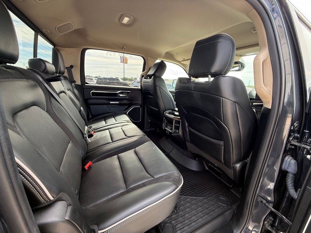 2019 RAM 1500 Laramie Crew Cab 4x4 5'7' Box