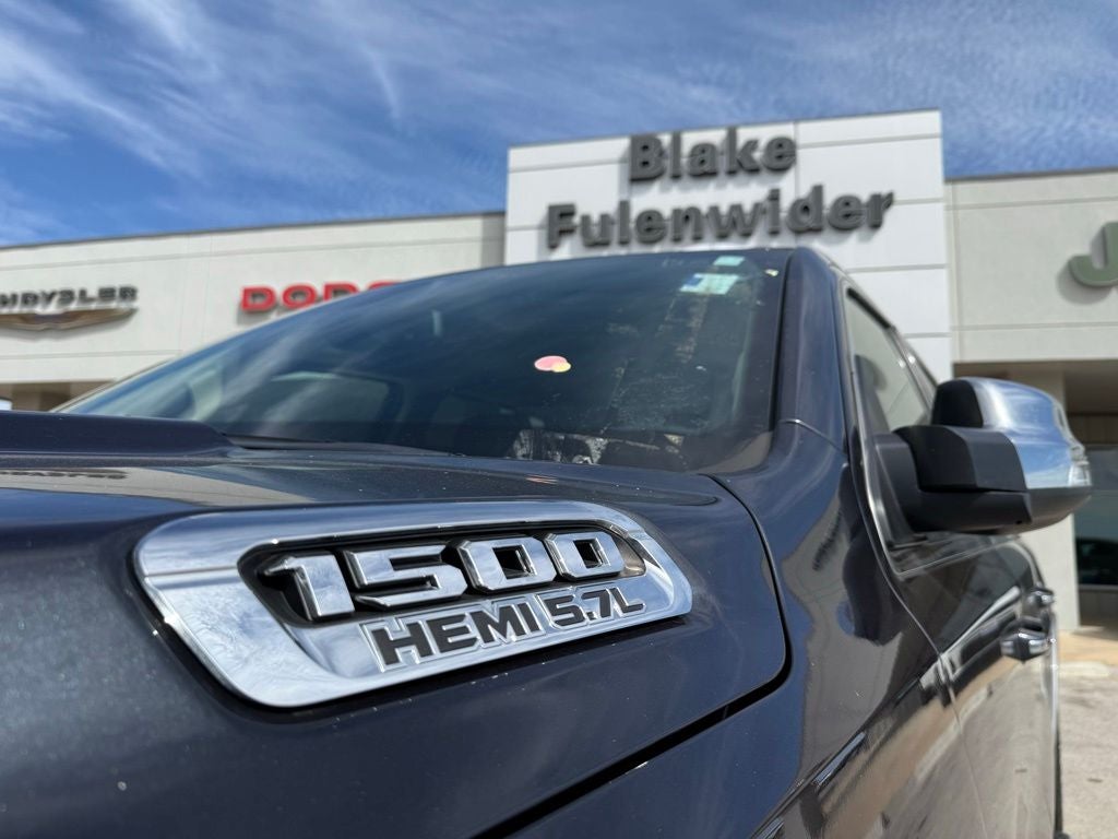 2019 RAM 1500 Laramie Crew Cab 4x4 5'7' Box