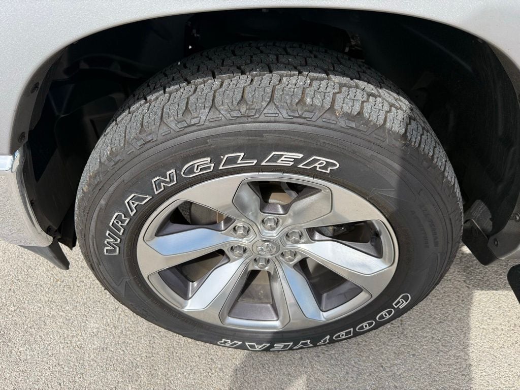 2019 RAM 1500 Laramie Crew Cab 4x4 5'7' Box